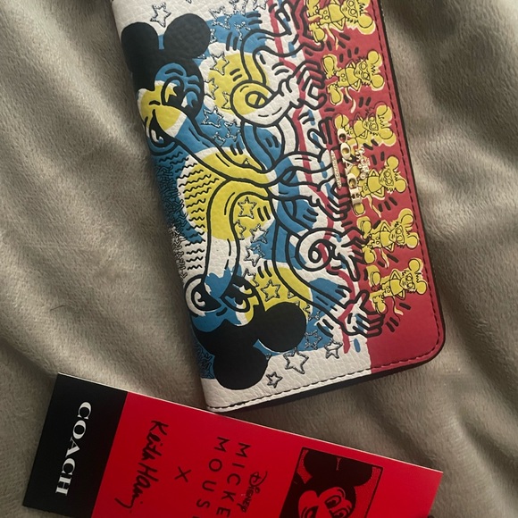 ๐๐ Coach DISNEY MICKEY MOUSE X KEITH HARING MEDIUM ID ZIP WALLET - NWT - Picture 6 of 7